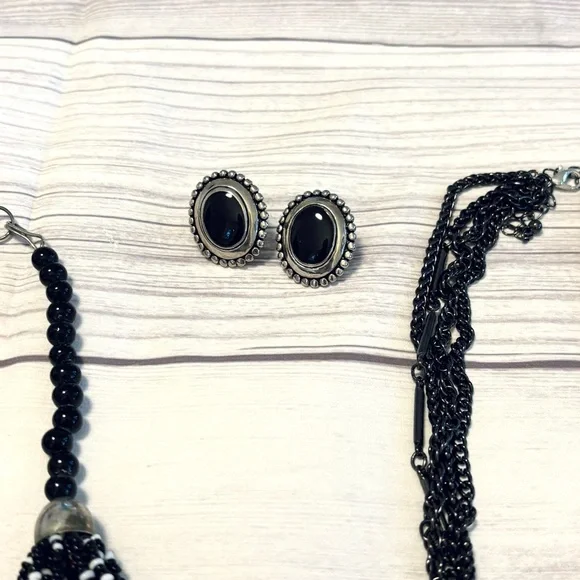 Chunky Red and Black Silver Tone Jewelry Lot of 16 Necklaces Earrings Bracelets - Picture 8 of 10